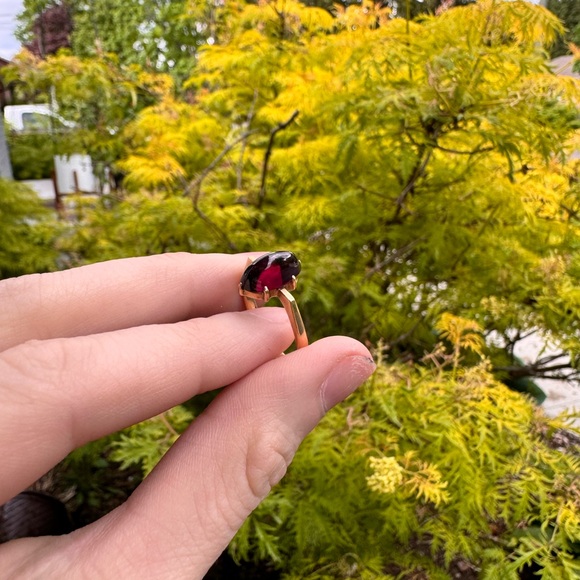 14k Yellow Gold Cabochon Garnet Ring - Picture 2 of 4